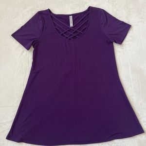 Zenana Premium boutique brand, size Large purple top with lattice neckline